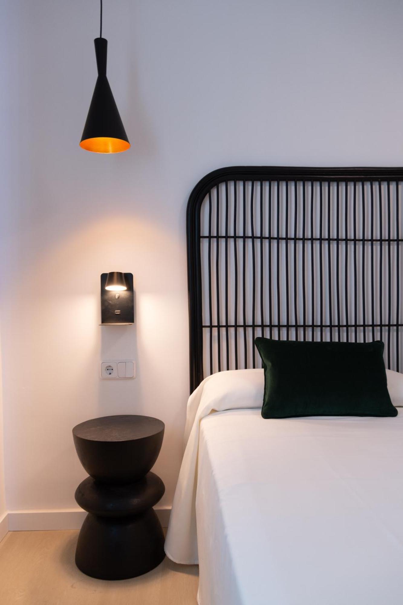 Aparthotel Boutique Poniente Playa Sant Antoni de Portmany Zewnętrze zdjęcie